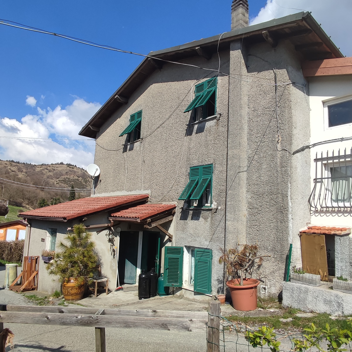 Visuale di una casa accanto al Circolo Acli di Banchetta, Ronco Scrivia